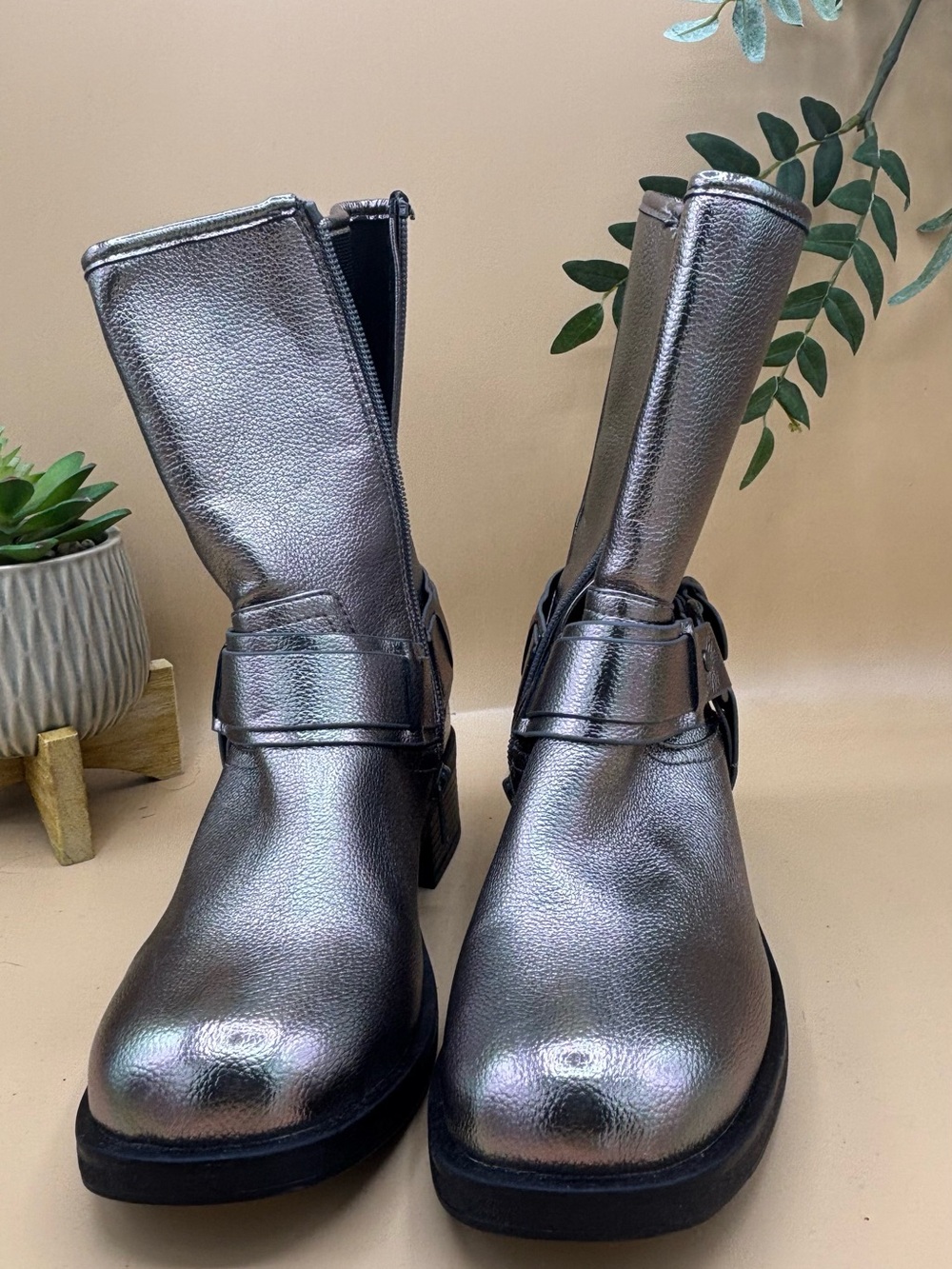 DV Dolce Vita Armonda Women’s Size 5 Metallic Silver Harness Moto Boots